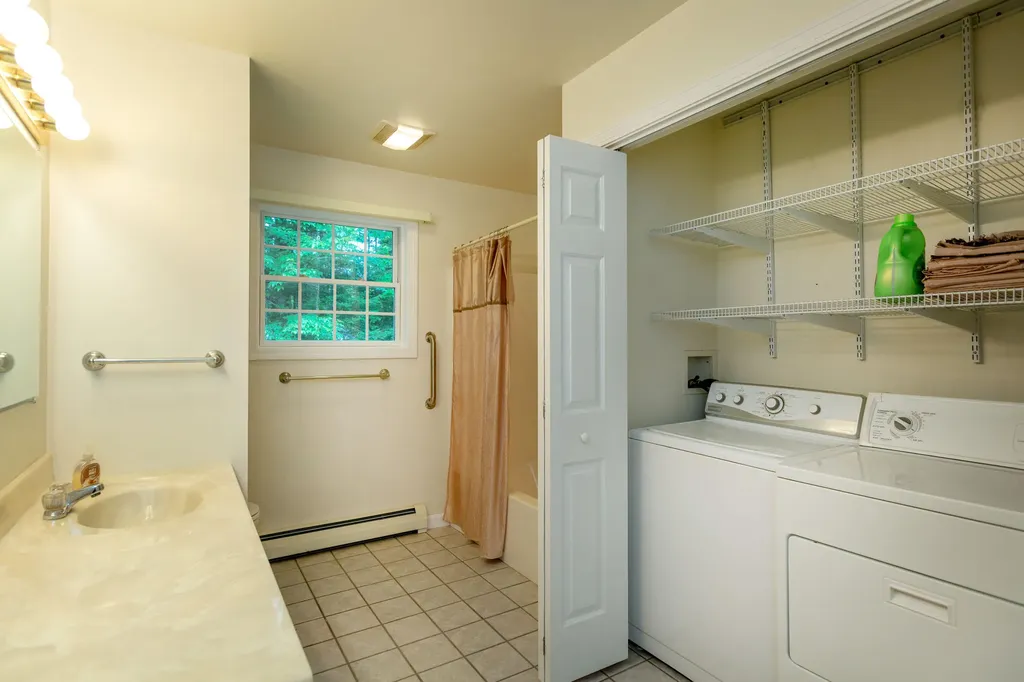 19 Eric Drive Topsham ME 04086