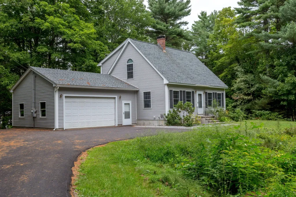 19 Eric Drive Topsham ME 04086