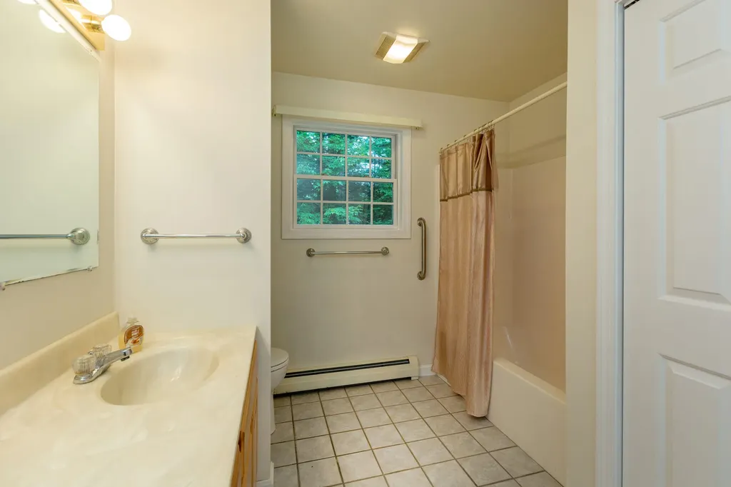19 Eric Drive Topsham ME 04086