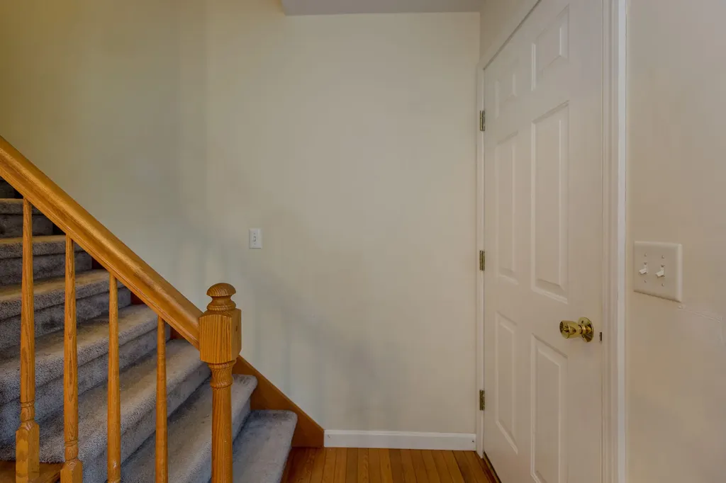 19 Eric Drive Topsham ME 04086
