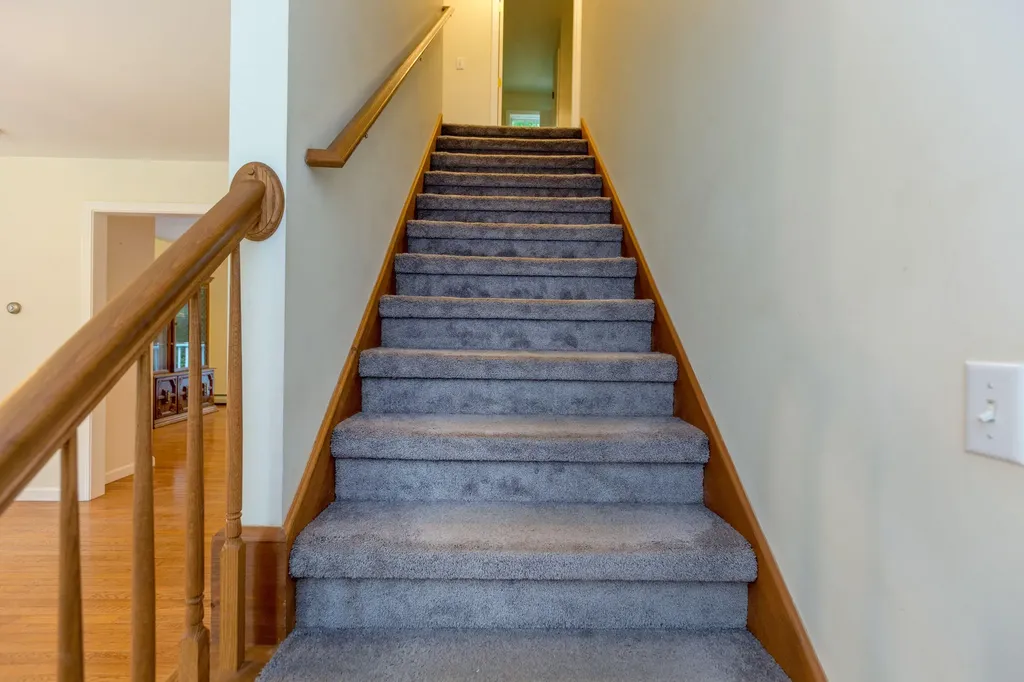 19 Eric Drive Topsham ME 04086
