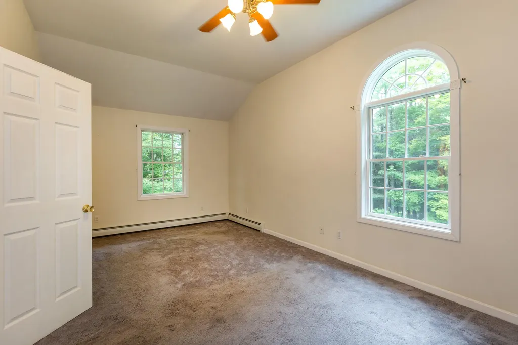 19 Eric Drive Topsham ME 04086