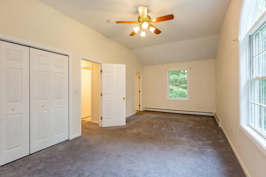 19 Eric Drive Topsham ME 04086