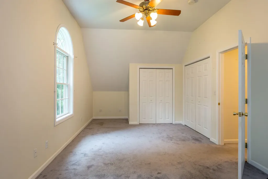19 Eric Drive Topsham ME 04086