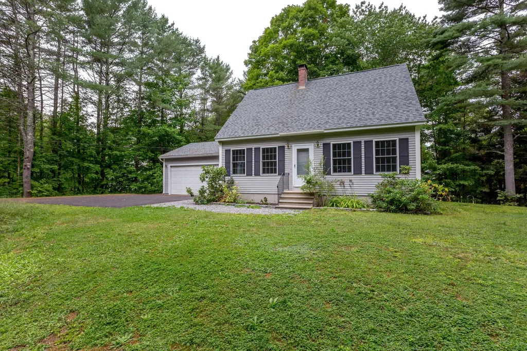 19 Eric Drive Topsham ME 04086