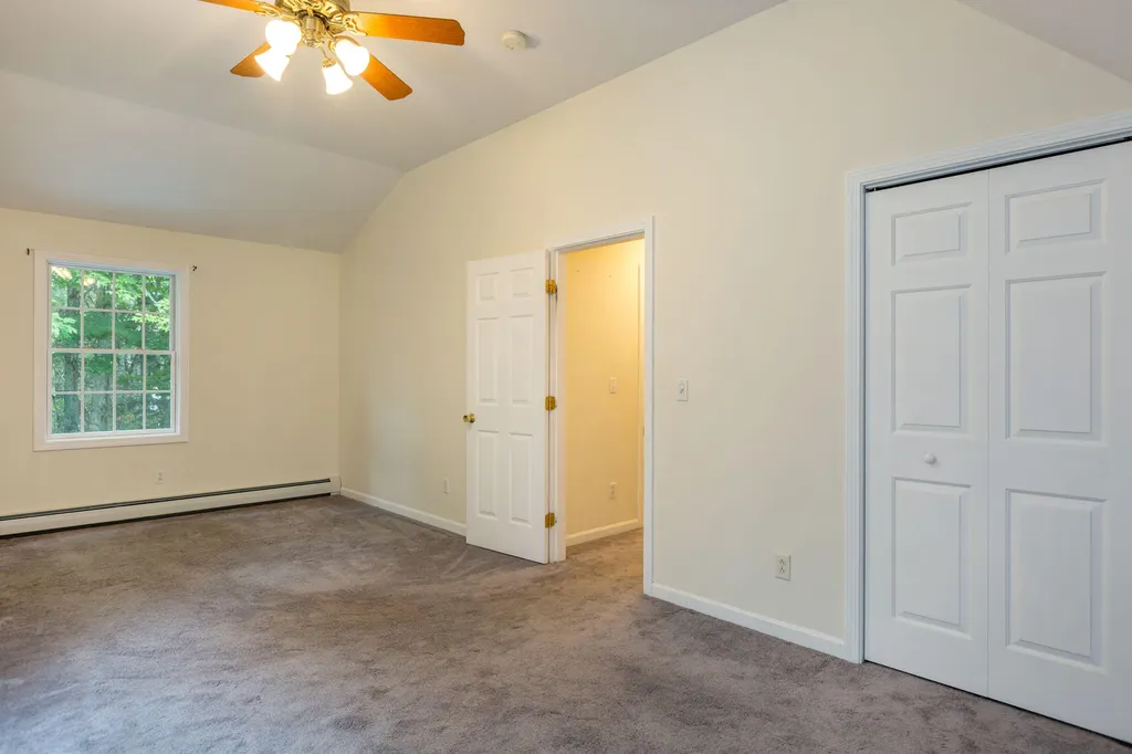 19 Eric Drive Topsham ME 04086
