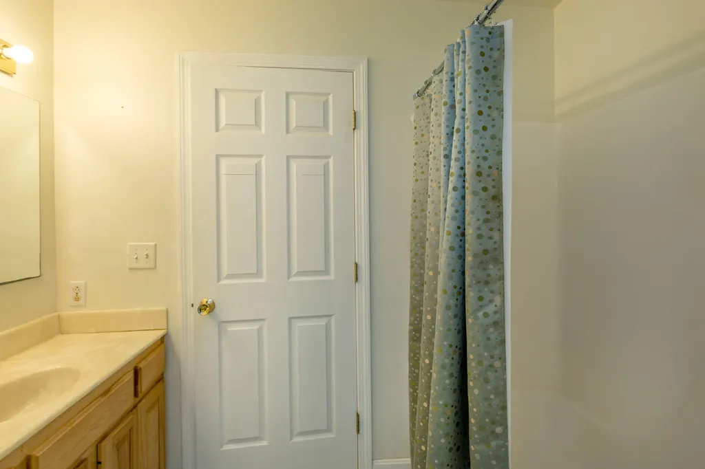 19 Eric Drive Topsham ME 04086