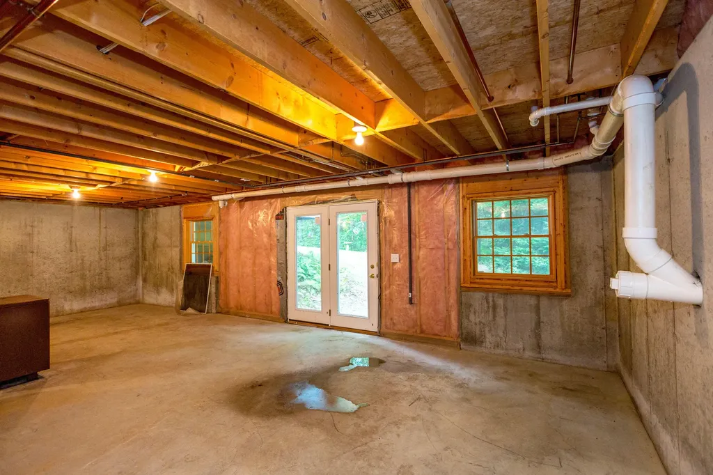 19 Eric Drive Topsham ME 04086
