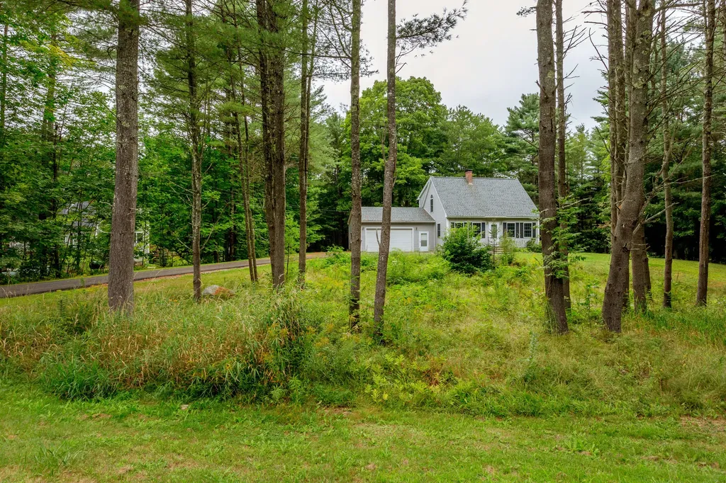19 Eric Drive Topsham ME 04086