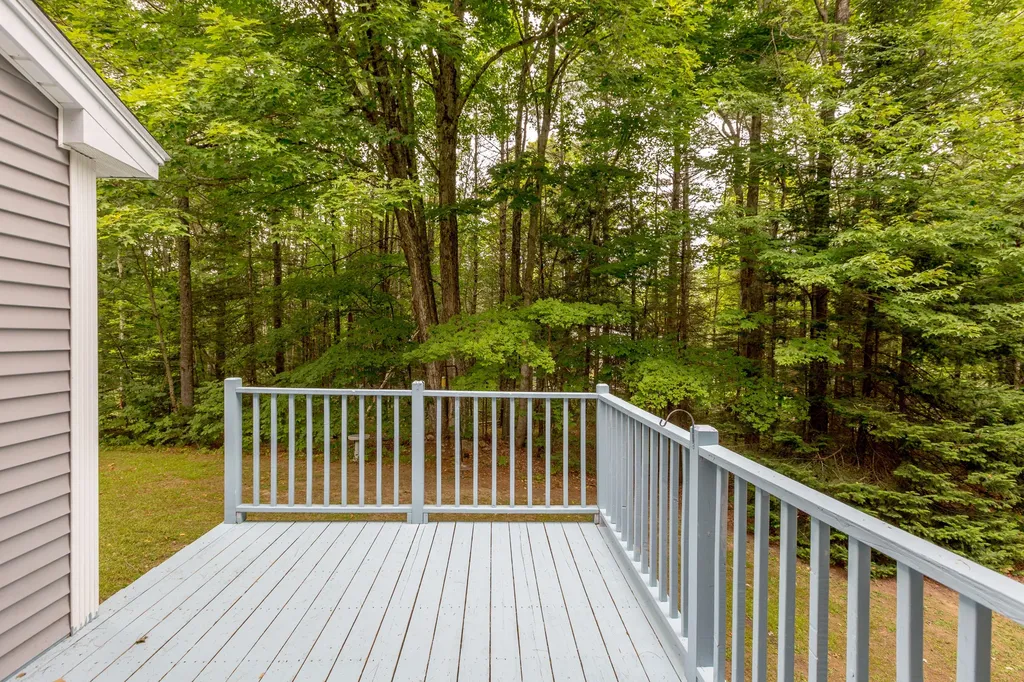 19 Eric Drive Topsham ME 04086