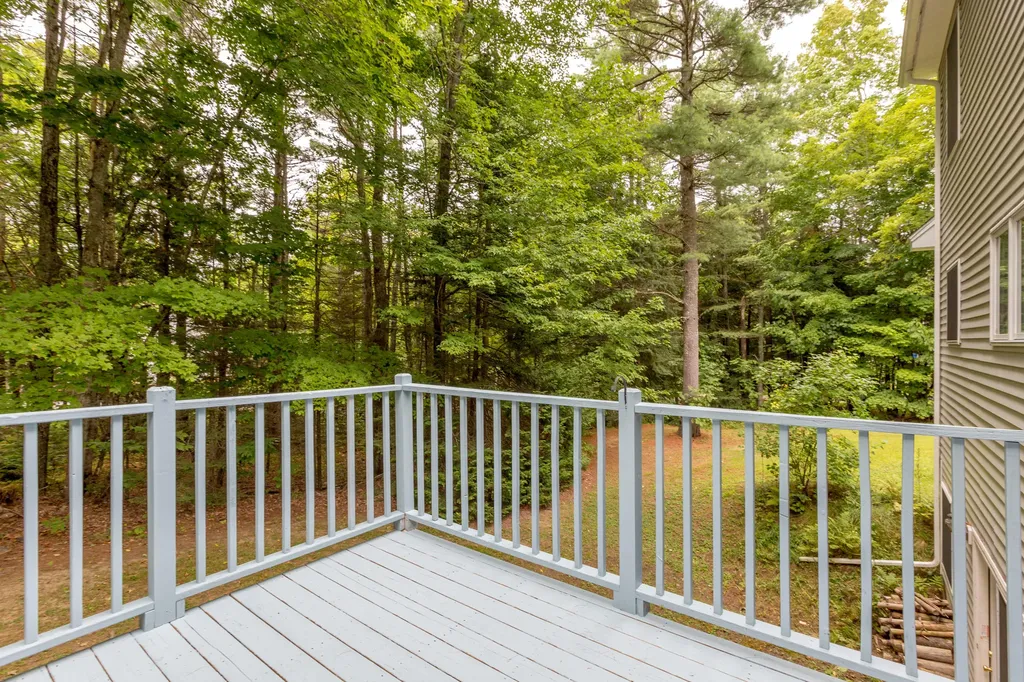 19 Eric Drive Topsham ME 04086