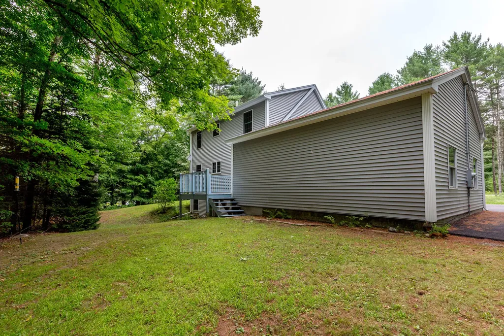 19 Eric Drive Topsham ME 04086
