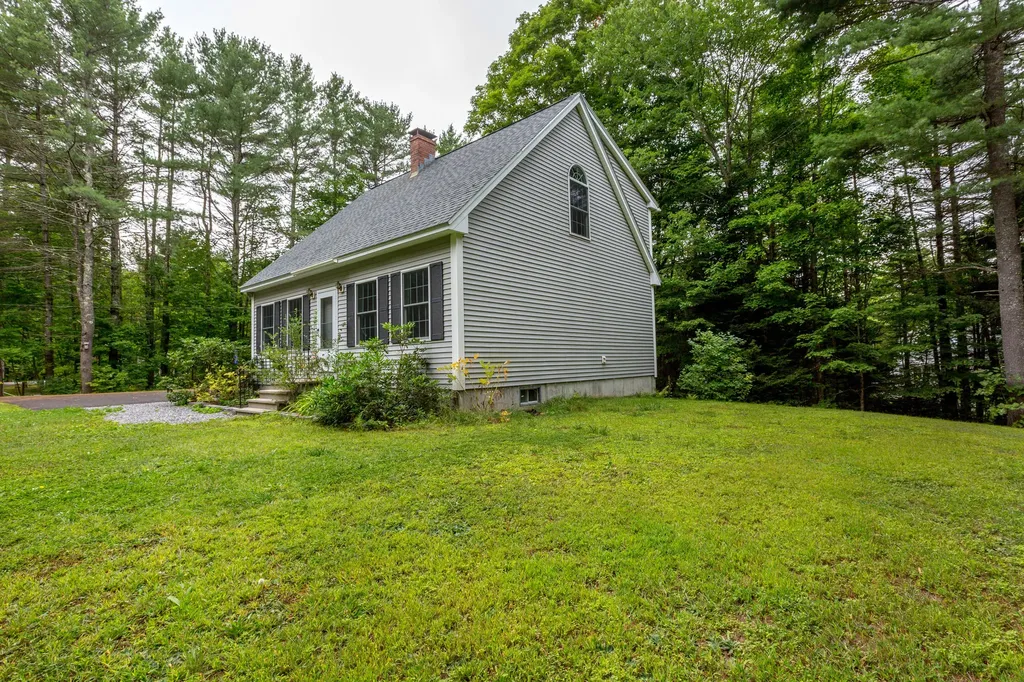 19 Eric Drive Topsham ME 04086