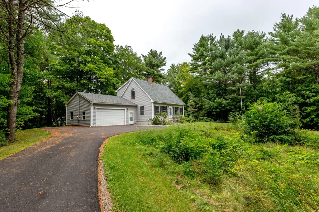 19 Eric Drive Topsham ME 04086