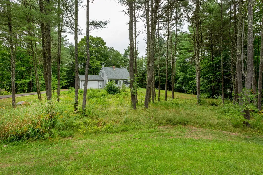 19 Eric Drive Topsham ME 04086