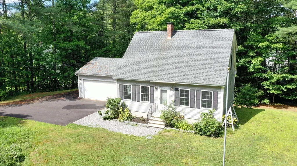 19 Eric Drive Topsham ME 04086