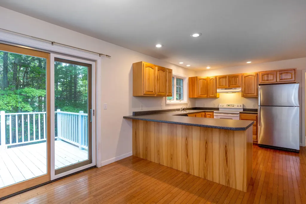 19 Eric Drive Topsham ME 04086