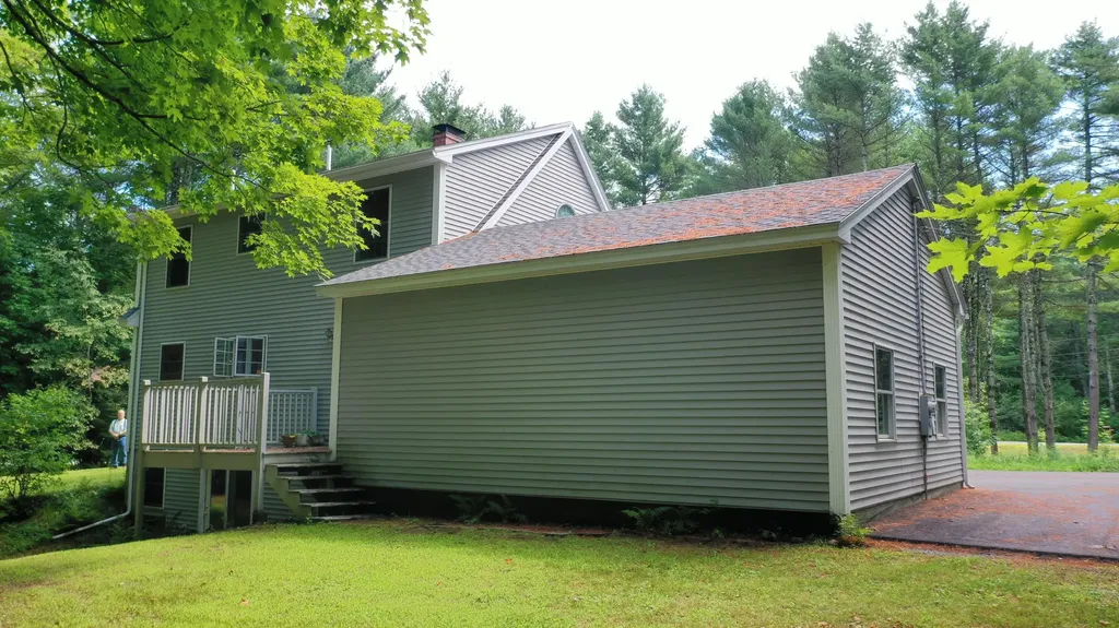 19 Eric Drive Topsham ME 04086