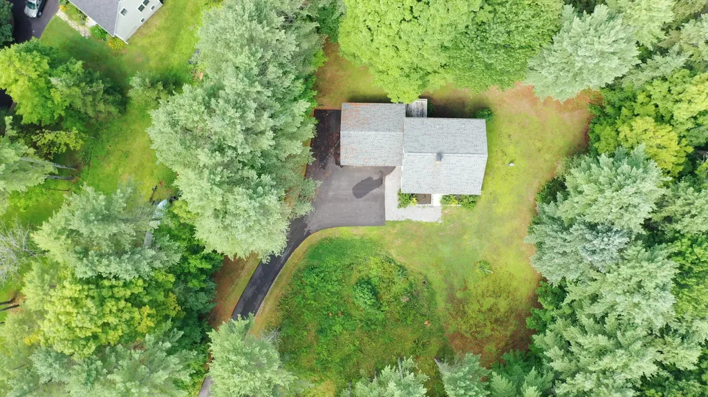 19 Eric Drive Topsham ME 04086