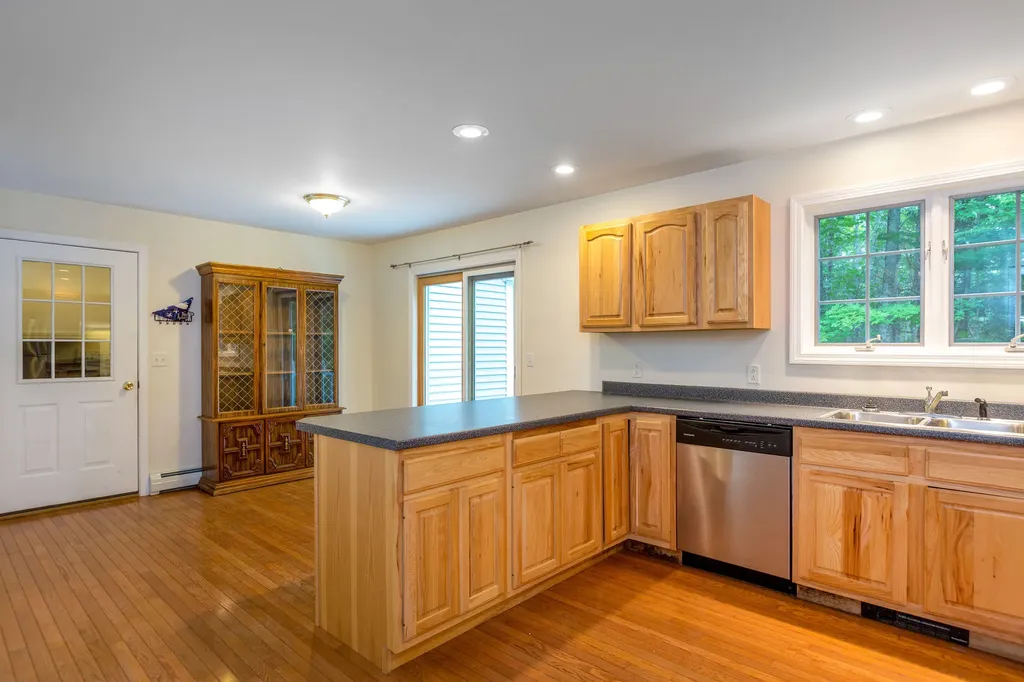 19 Eric Drive Topsham ME 04086