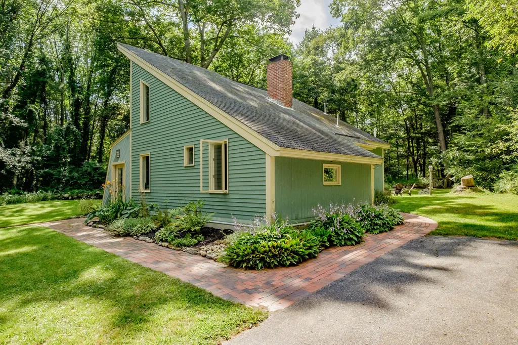 239 Cousins Street Yarmouth ME 04096