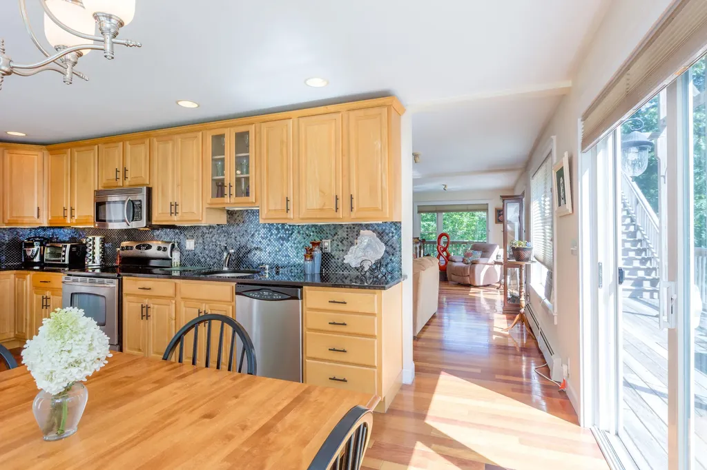 5 Hillside Place Boothbay ME 04537