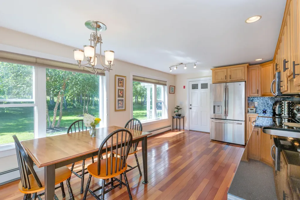 5 Hillside Place Boothbay ME 04537