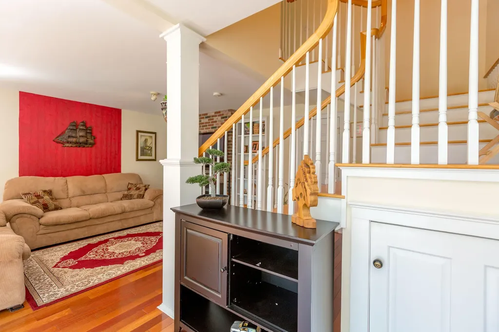 5 Hillside Place Boothbay ME 04537