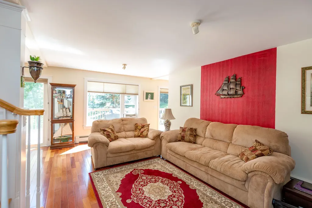 5 Hillside Place Boothbay ME 04537