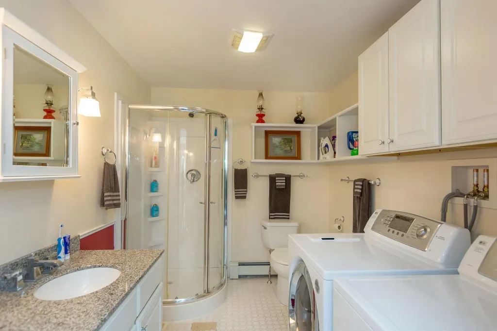 5 Hillside Place Boothbay ME 04537