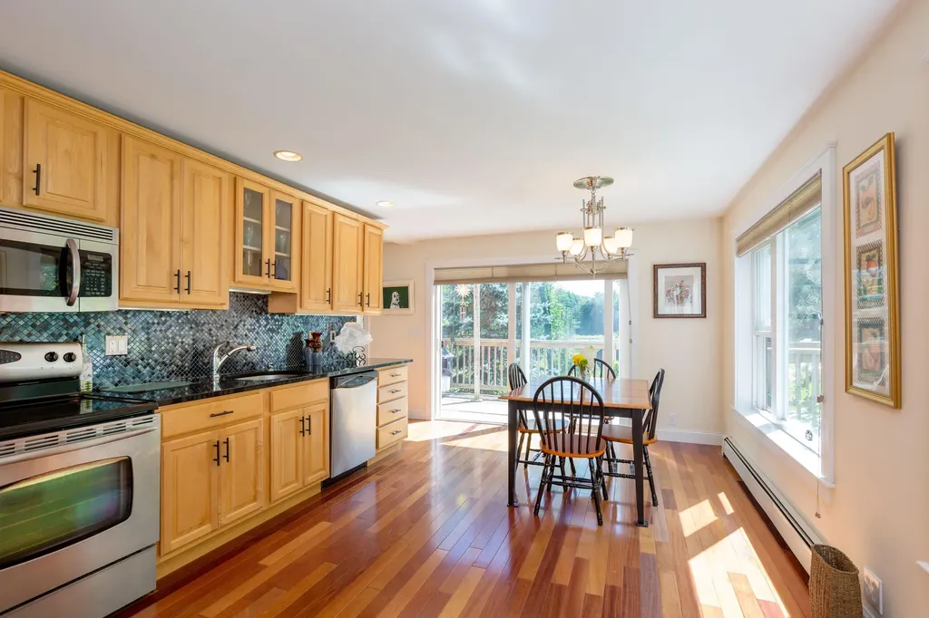 5 Hillside Place Boothbay ME 04537