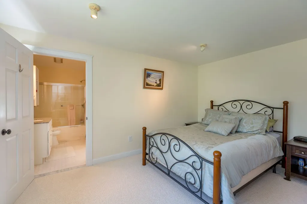 5 Hillside Place Boothbay ME 04537