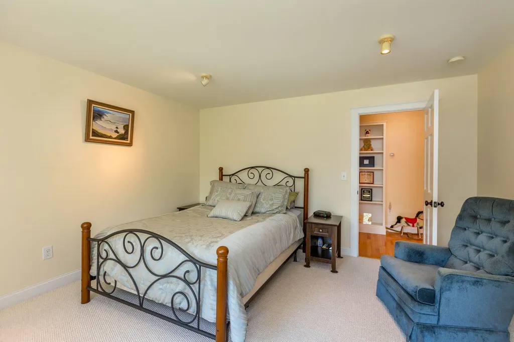 5 Hillside Place Boothbay ME 04537