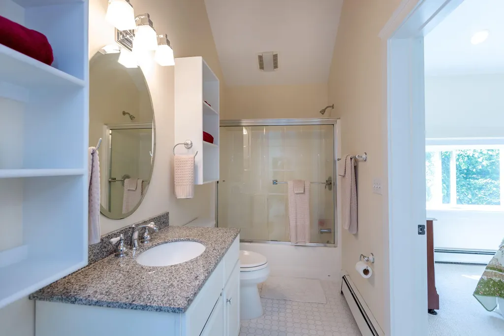 5 Hillside Place Boothbay ME 04537