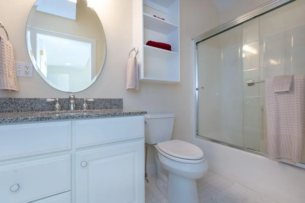 5 Hillside Place Boothbay ME 04537