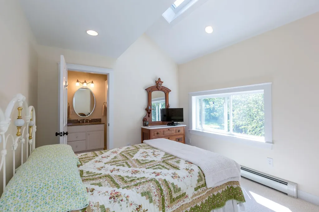 5 Hillside Place Boothbay ME 04537