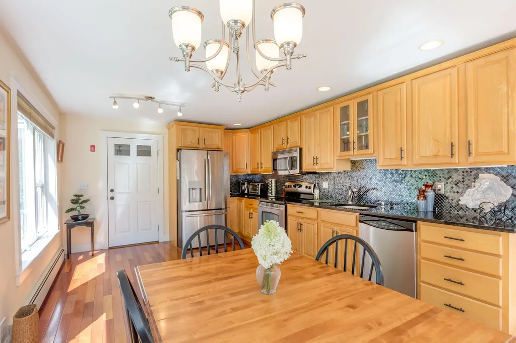 5 Hillside Place Boothbay ME 04537