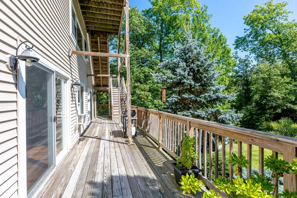 5 Hillside Place Boothbay ME 04537