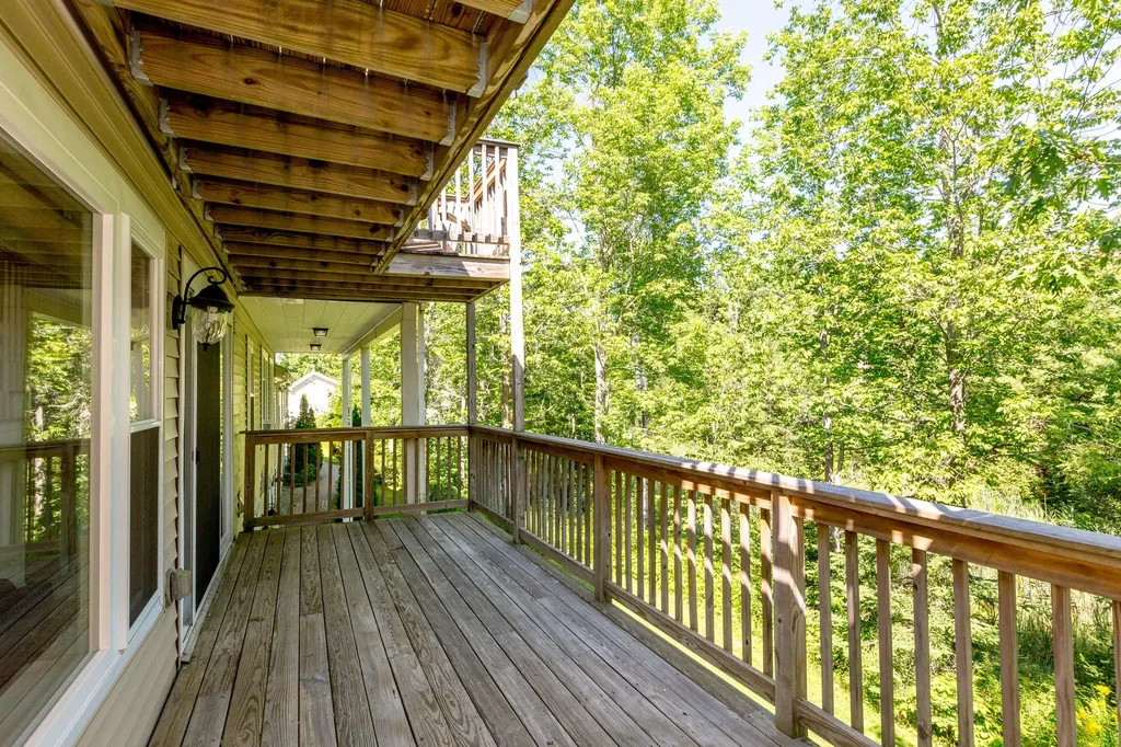 5 Hillside Place Boothbay ME 04537