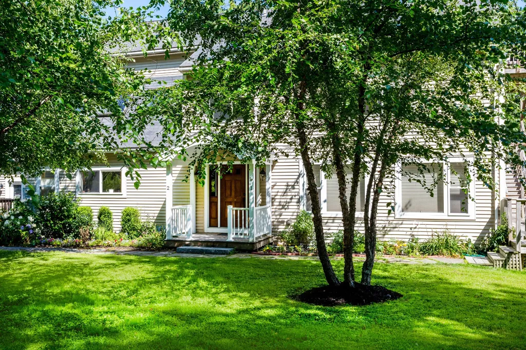 5 Hillside Place Boothbay ME 04537