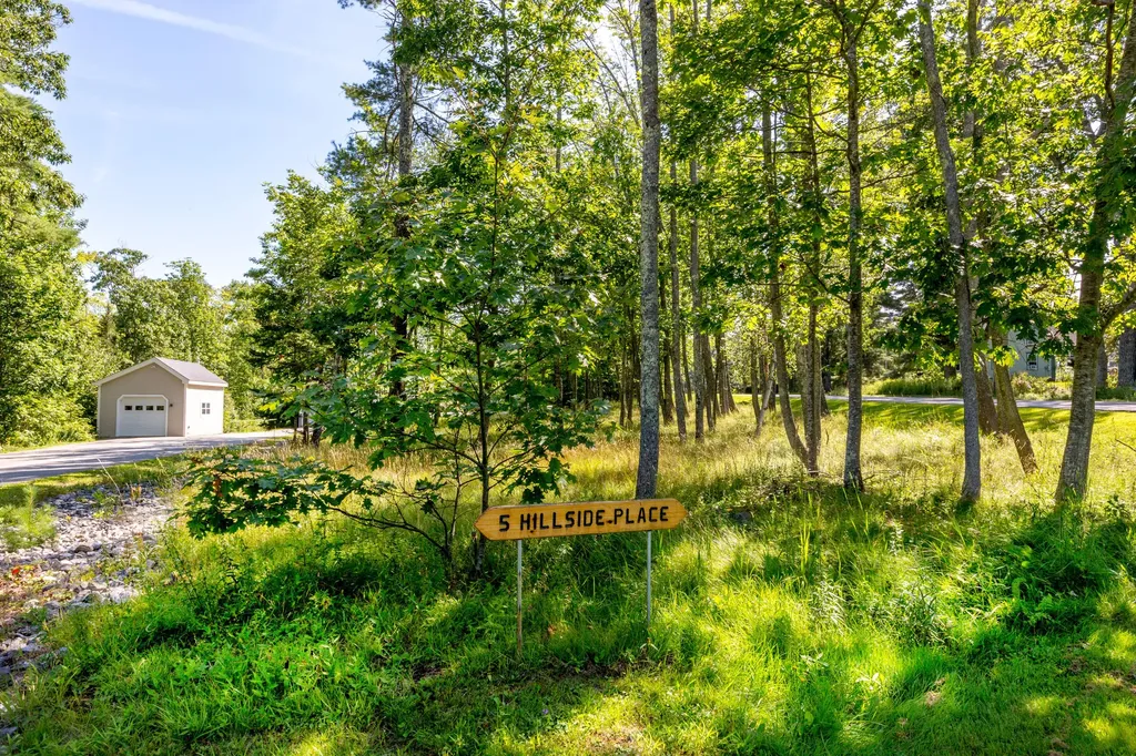 5 Hillside Place Boothbay ME 04537