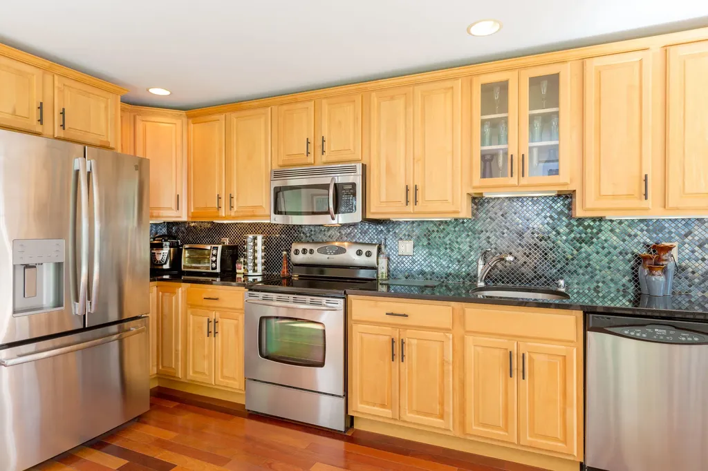 5 Hillside Place Boothbay ME 04537