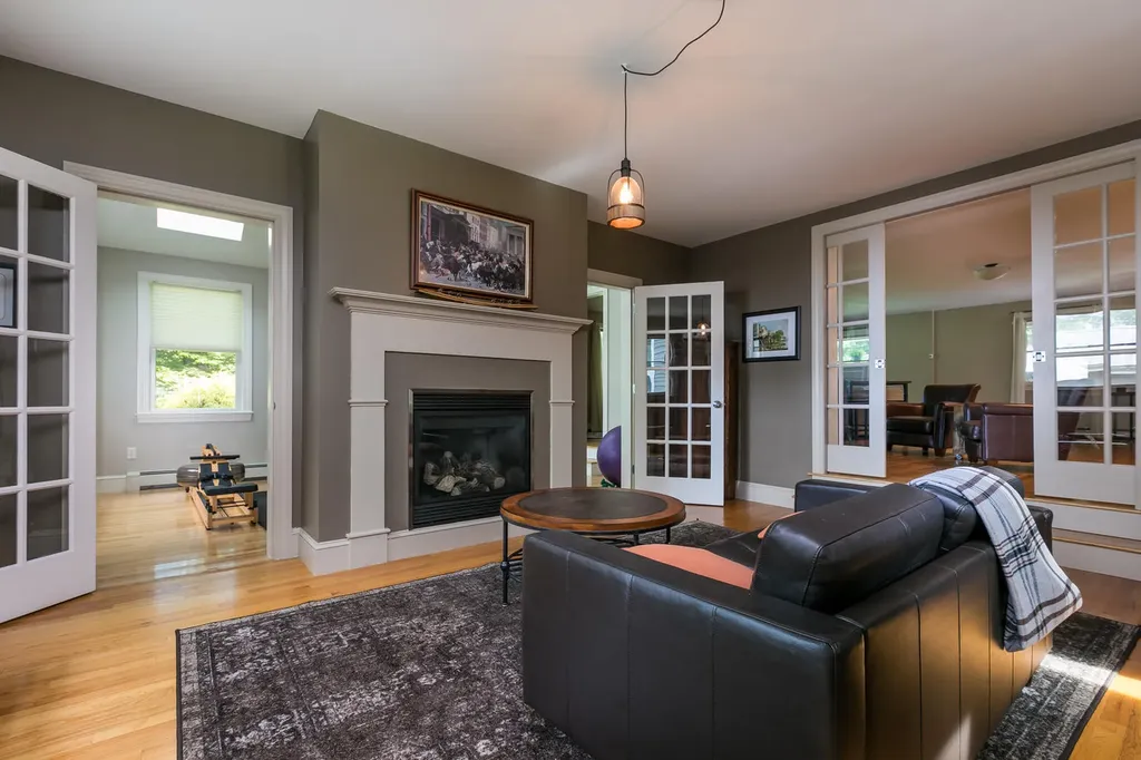 31 Burnham Road Scarborough ME 04074