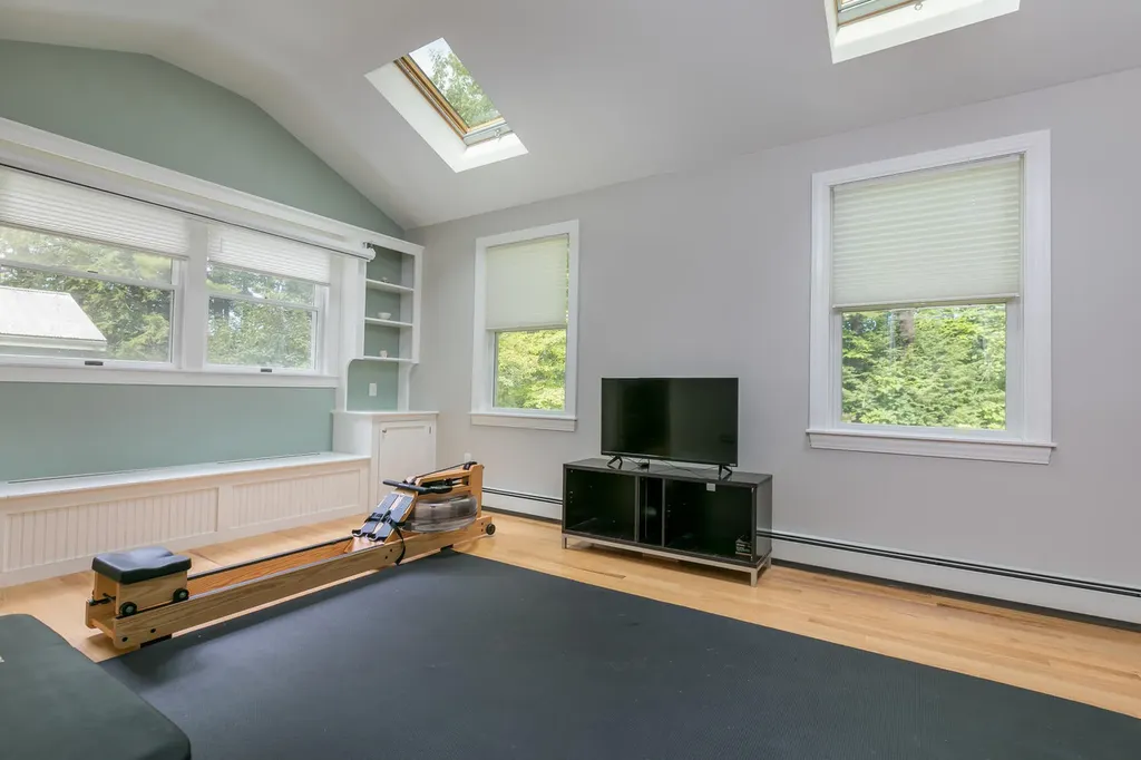 31 Burnham Road Scarborough ME 04074