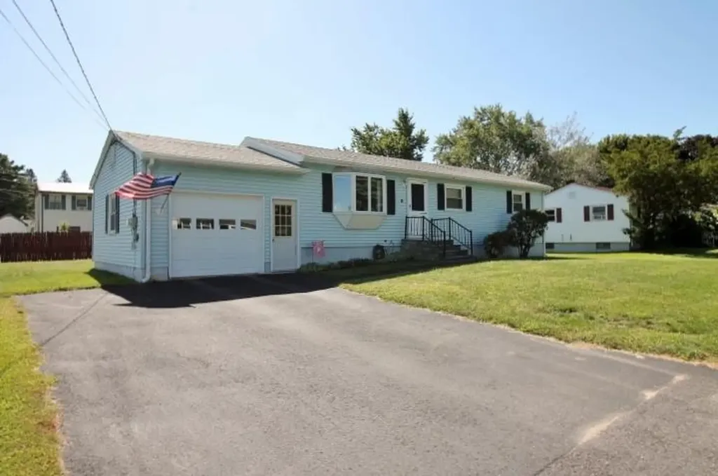 25 Robert Avenue Lewiston ME 04240