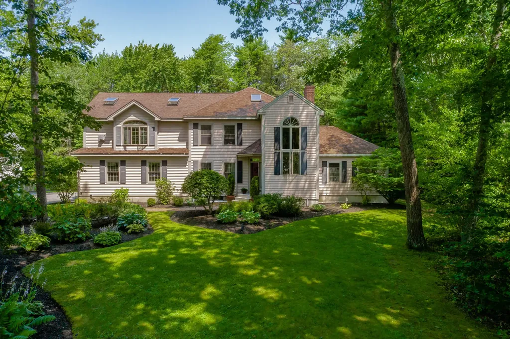 17 White Rock Drive Falmouth ME 04105
