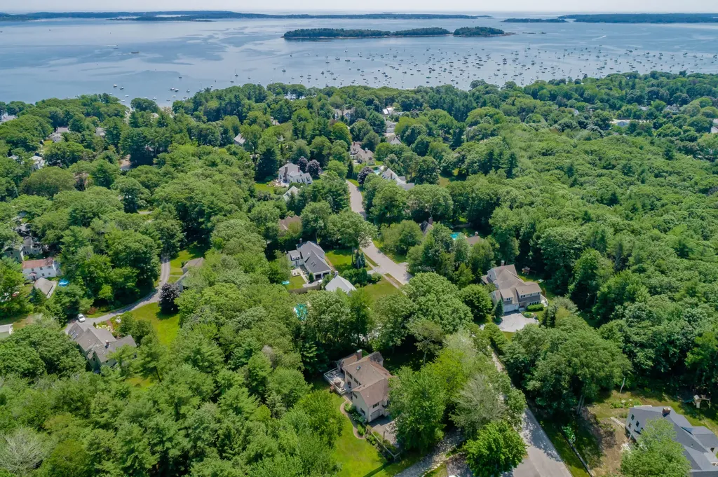 17 White Rock Drive Falmouth ME 04105