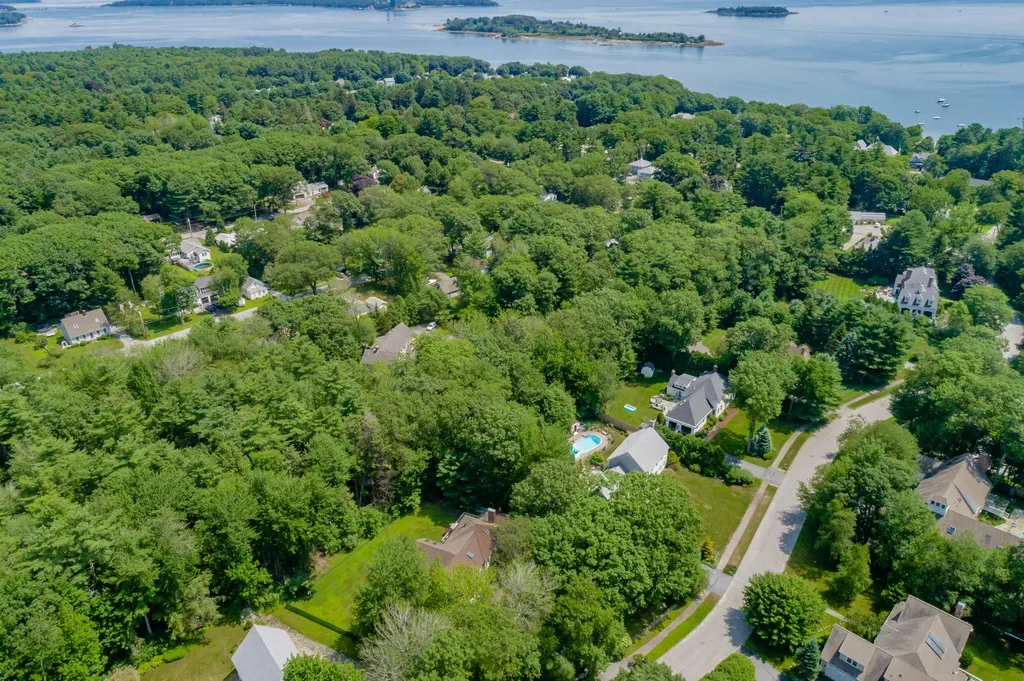 17 White Rock Drive Falmouth ME 04105