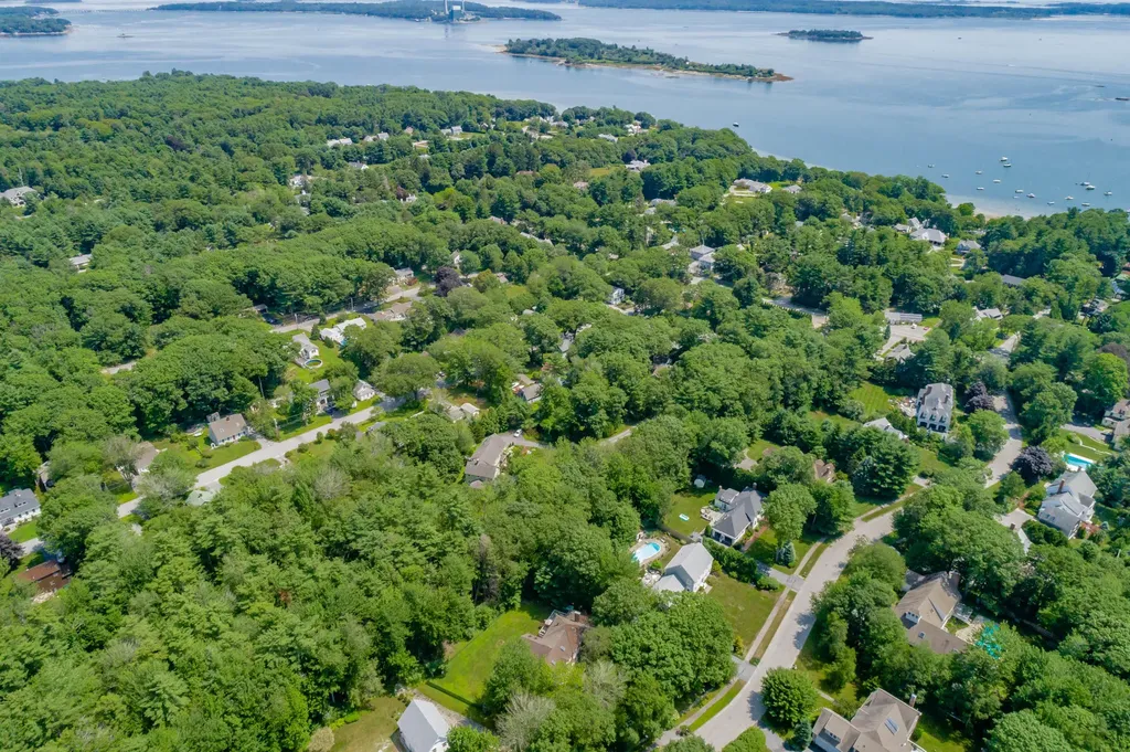 17 White Rock Drive Falmouth ME 04105