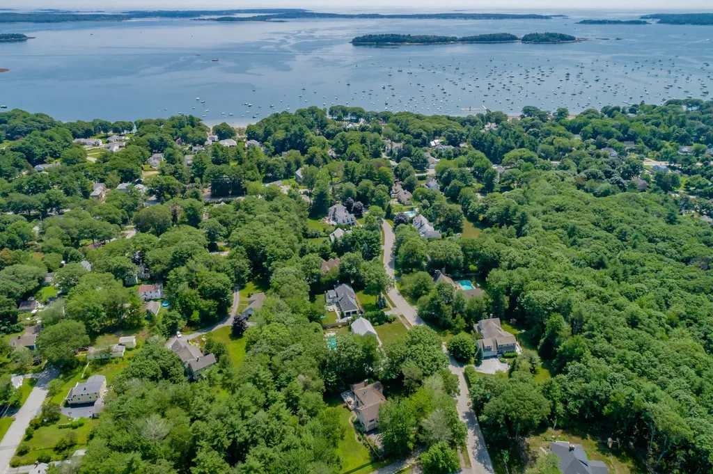 17 White Rock Drive Falmouth ME 04105
